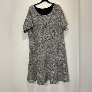 Lands’ End Black & White Jacquard Print Short Sleeve Dress